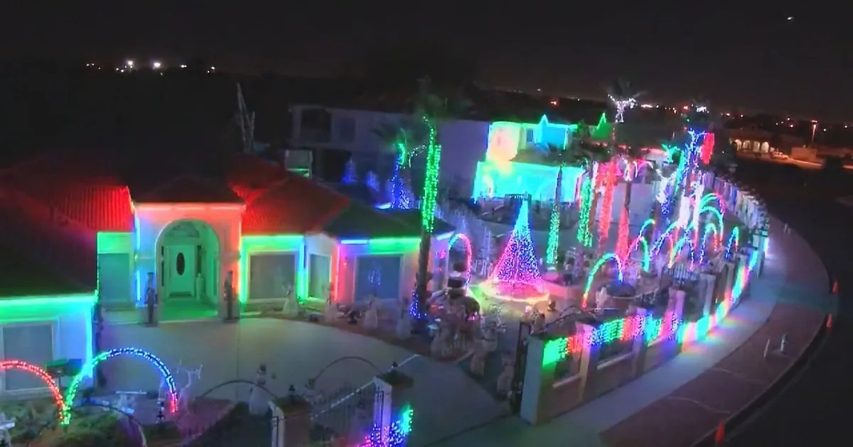 Brace Yourself for the 6 Best Christmas Light Displays Ever!