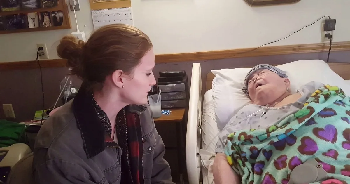 Nurse''s Aide Sneaks Into Patient''s Room to Perform an Amazing Act of Kindness