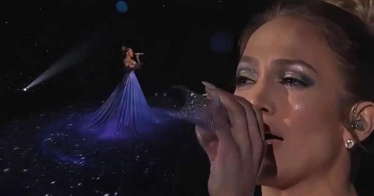 Jennifer Lopez''s Dress for Idol Performance Is Magical and Unforgettable