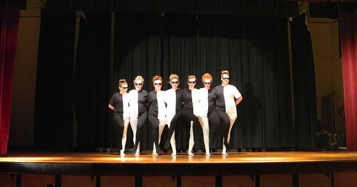 7 Girls in Weird Costumes Line up on Stage and Make the Coolest Optical Illusion Ever!