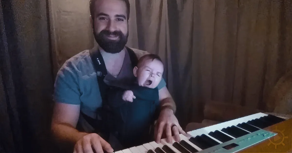 Daddy Plays a Lullaby for His Baby. What Happens Next Will Make Your Heart Explode!