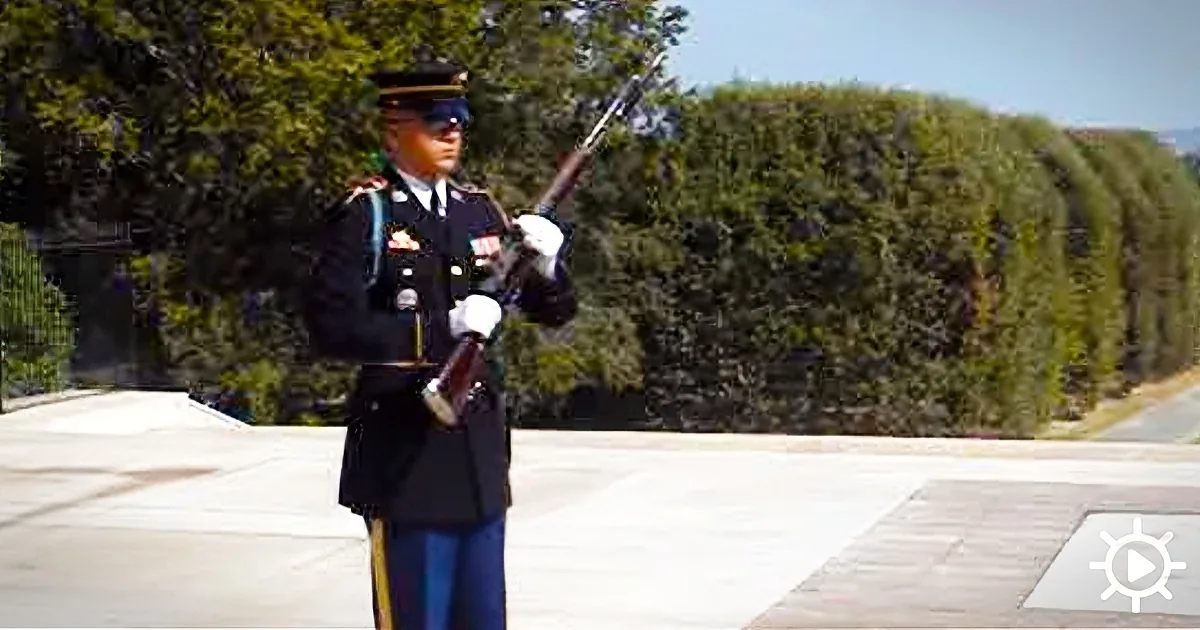 Disrespectful Crowd Get Taught a Lesson by Guard at Arlington Cemetery