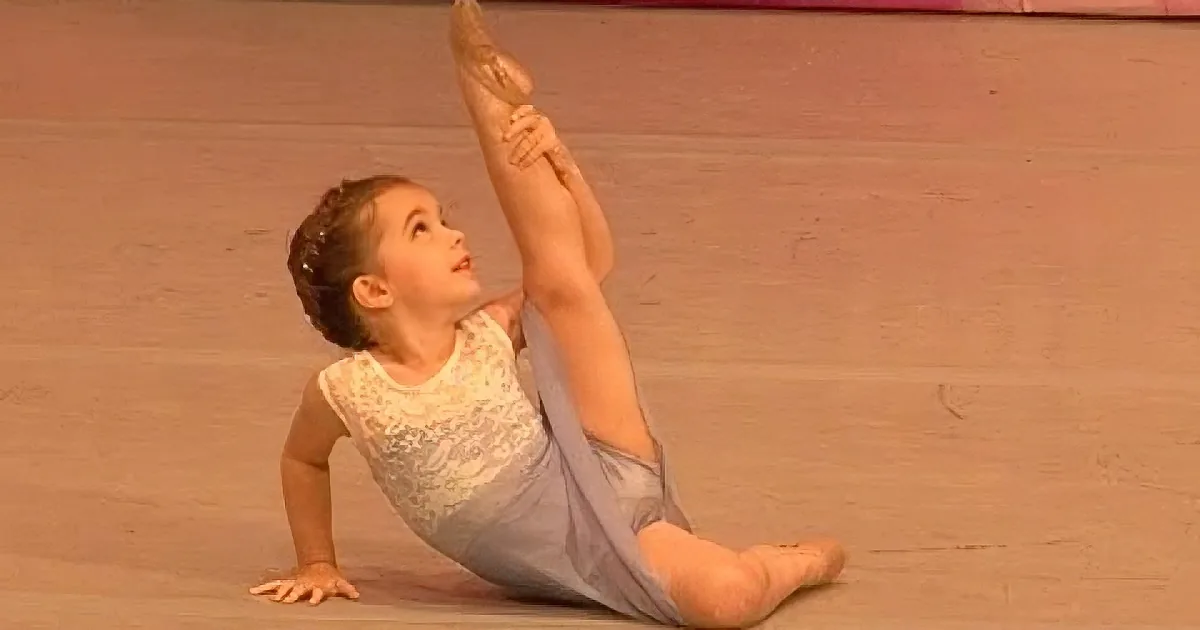 Tiny Girl Takes the Stage and Wows the Audience With Her Perfect Moves