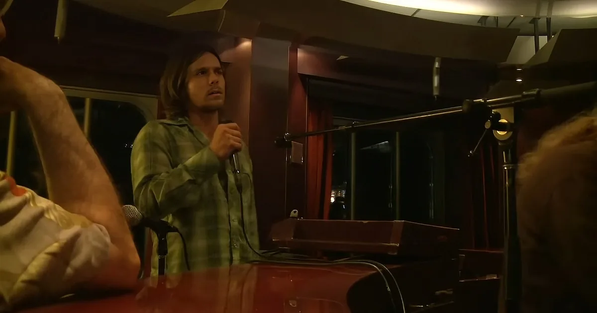 Close Your Eyes When You Listen to This Man Sing and You Will Know Who His Father Is Instantly