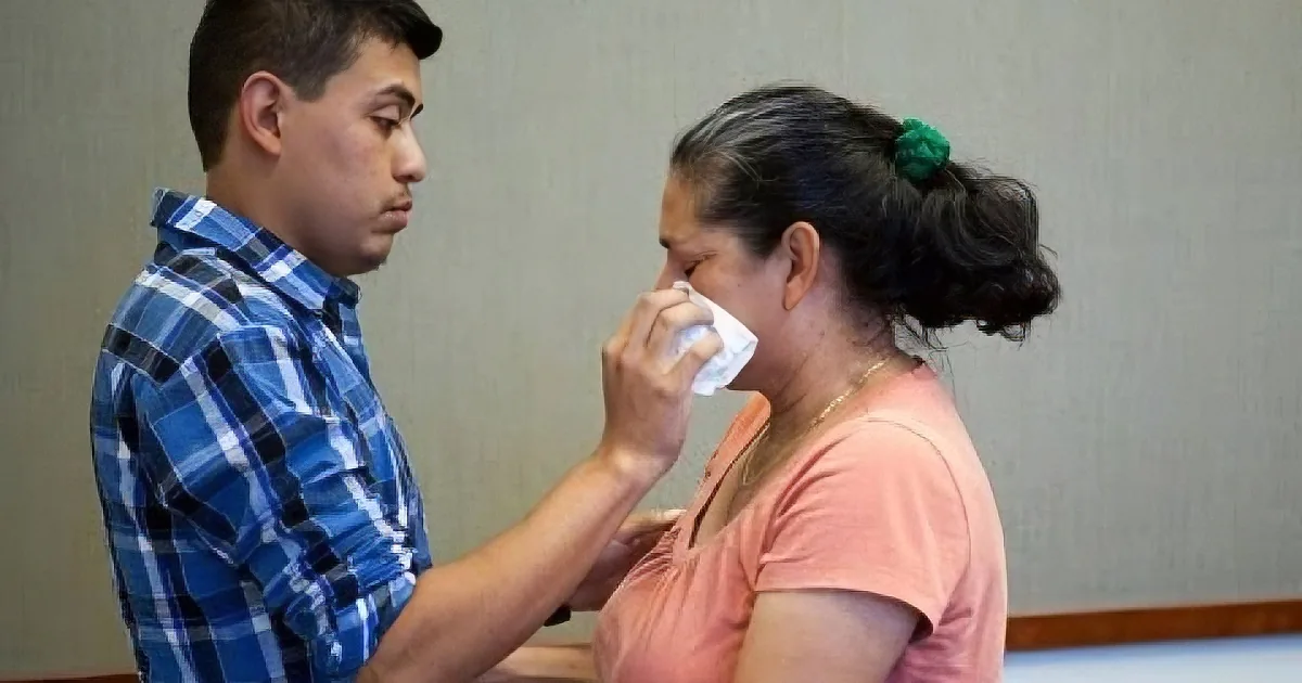Emotional Reunion With His Mother After 21 Years!
