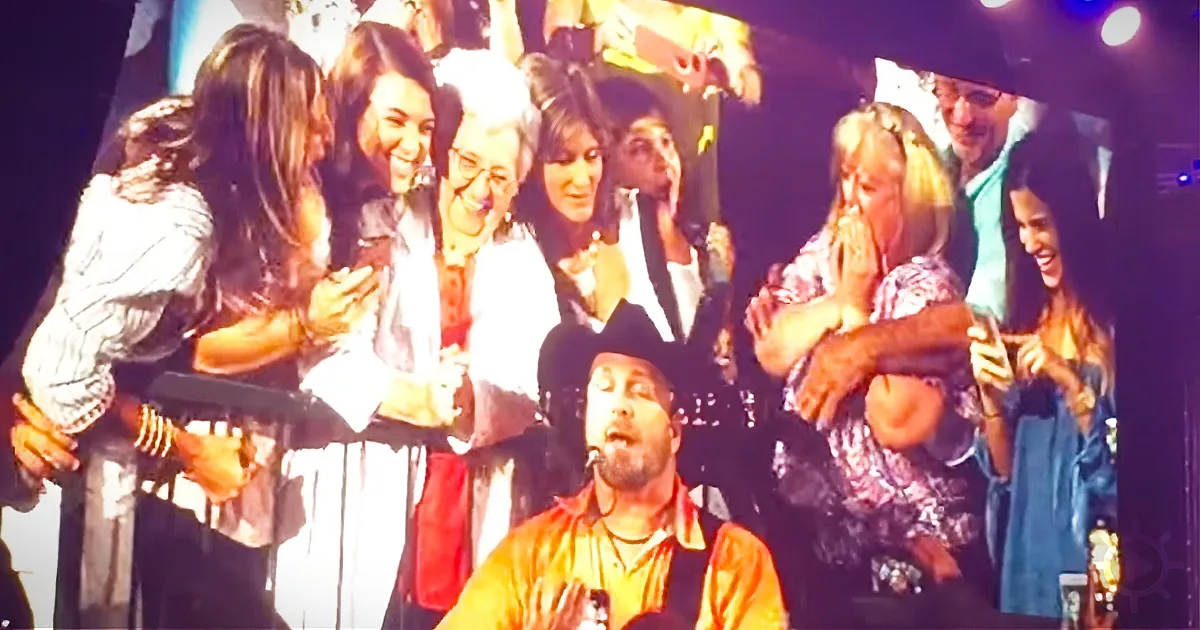 Garth Brooks Reads Woman''s Sign at Show and Immediately Walks off Stage