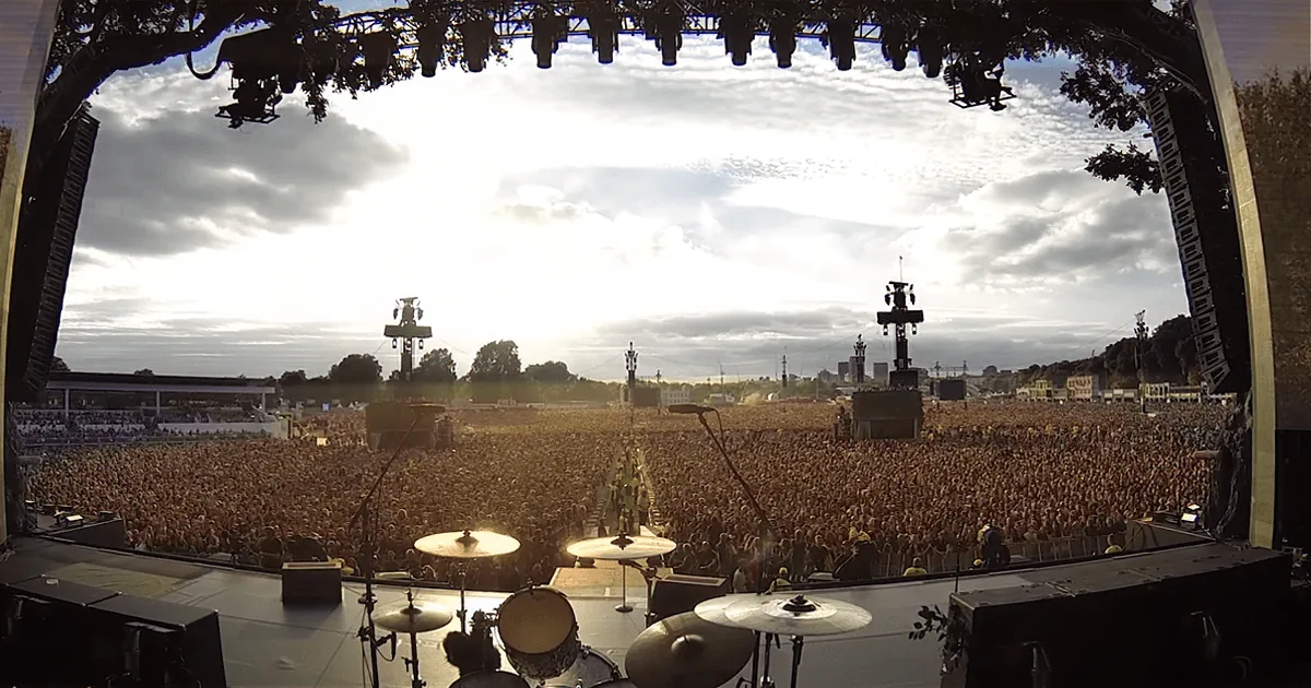 This Crowd Was Sick of Waiting for the Band, so They Start Singing a Queen Classic With Mastery!