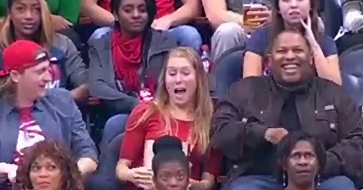 A Guy Ignores His Girlfriend on Kiss Cam and His Girlfriend Gets Sweet Revenge on Him!