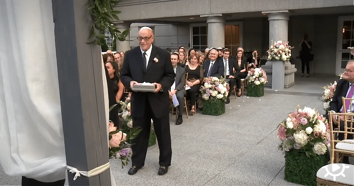86 Year-Old ''Flower Grandpa'' Makes Wedding Guests Crack Up