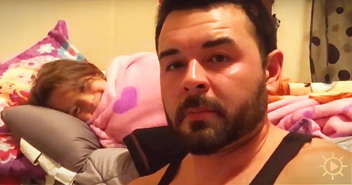 A Stuttering Dad Struggles With a Bedtime Story. His Daughter''s Reaction Will Melt Your Heart!