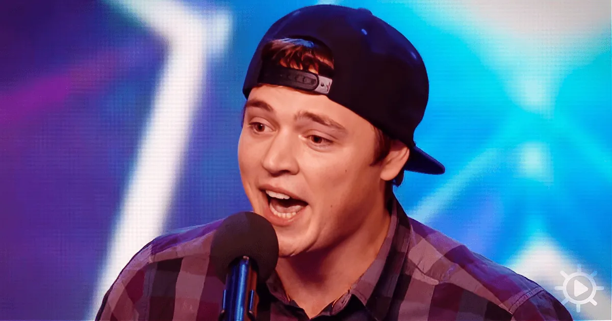 Audience Is Confused at First but Then Cheers Young Man''s ''Wrecking Ball''