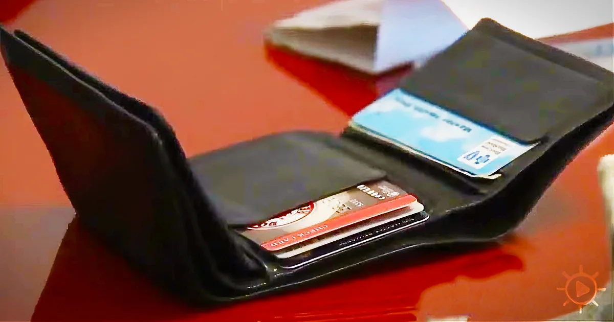 A Woman''s Wallet Got Stolen. 8 Years Later, a Cop Returns It With All Its Contents.