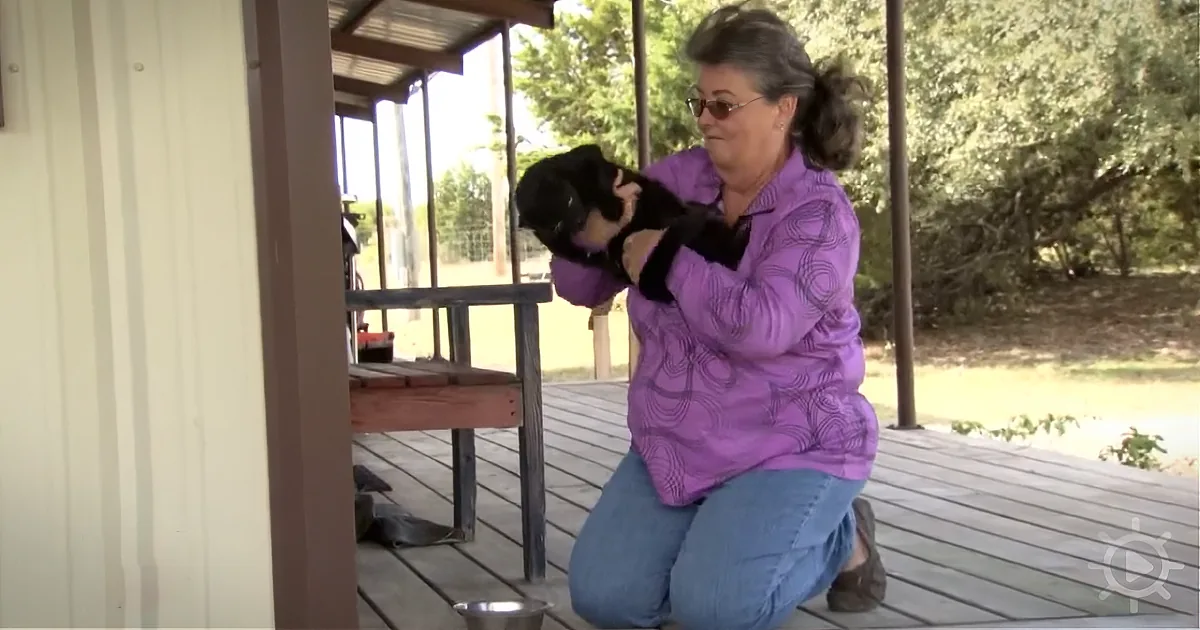 A Family Couldn''t Figure out Why Their Grandma Was Sick. Then, They Learn It Was the Dog!