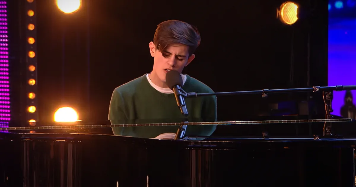 A Teen Takes the Stage to Sing. Simon Asks Him to Look at the Seat Next to His Mother.