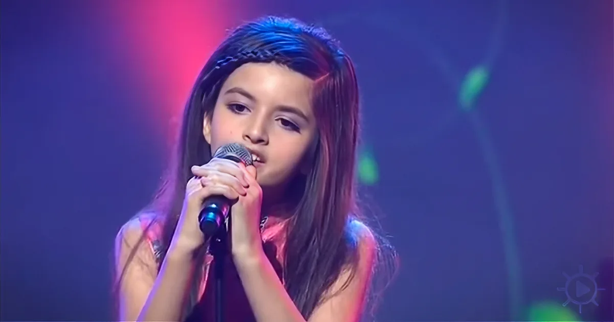 Big Voice From a Little Lady: 8-Year-Old Astonishes Audience With This Timeless Classic