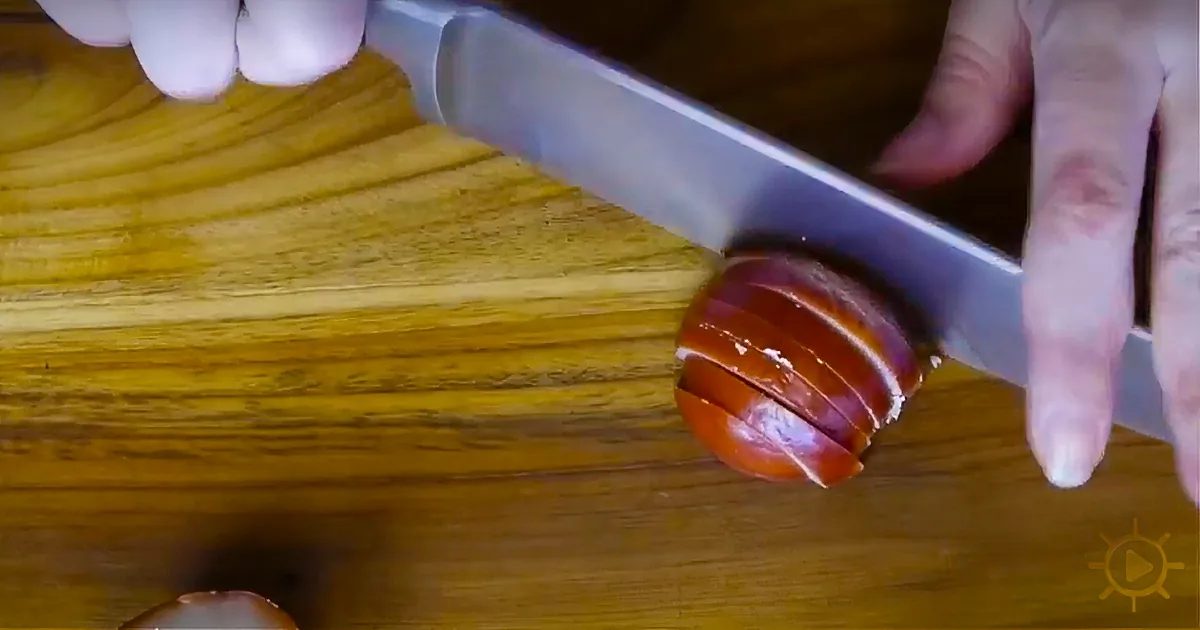 Don't Throw Away the Seed of the Avocado. Here's Why!