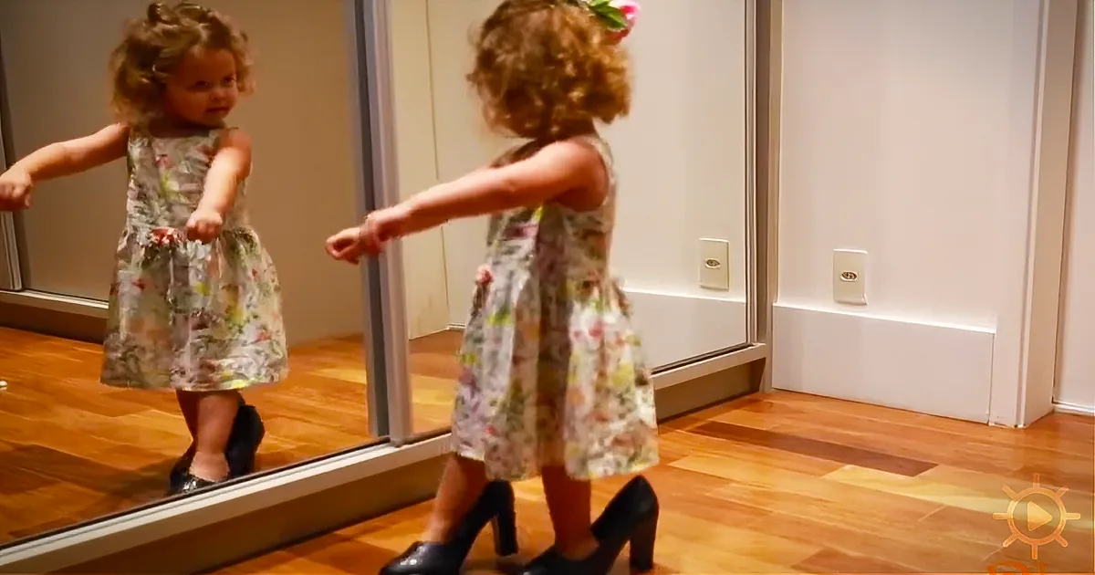 Girl Is Posing in Mirror, but Busts out Adorable Dances Moves a Split Second Later