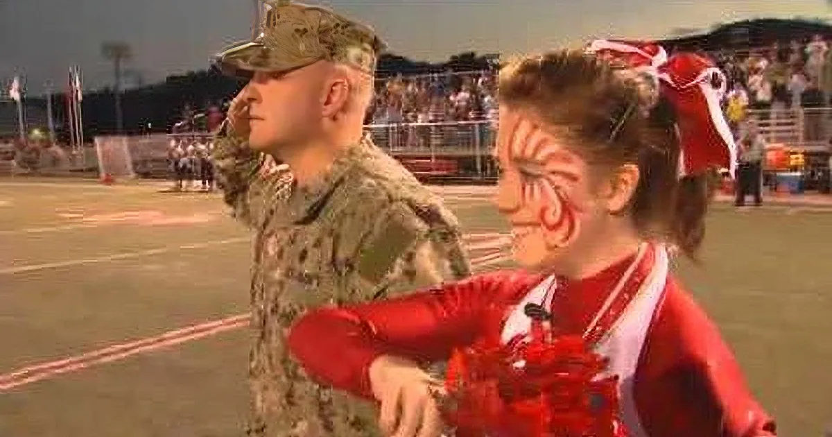 Teen Doesn''t Know Military Dad Is Home - the Moment She Sees Him Is Caught on Camera!