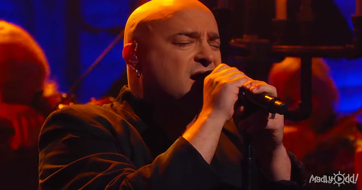 Crowd Left Speechless After Bands Chilling Cover of a 60''s Classic
