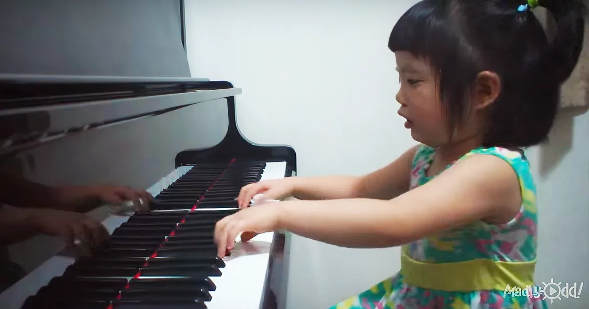 Adorable 3 Year-Old Smiles at Piano, Seconds Later Dazzles the Internet With Her Talent