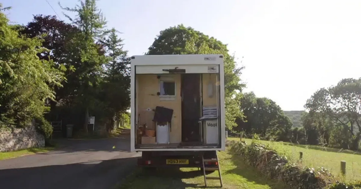 A Handy Young Couple Converts Their Old Truck Van Into a Diy 1-Bedroom Home!