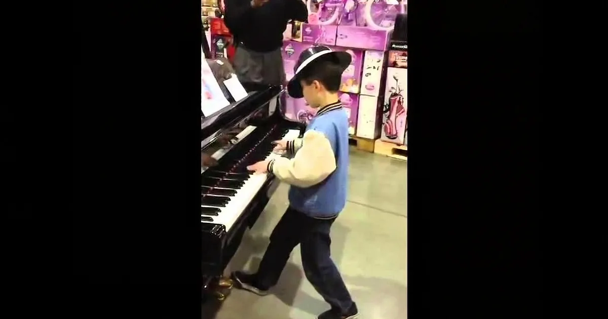 9-Year-Old-Boy Floors Shoppers With Spontaneous Piano Performance While Mom and Dad Shop at Costco