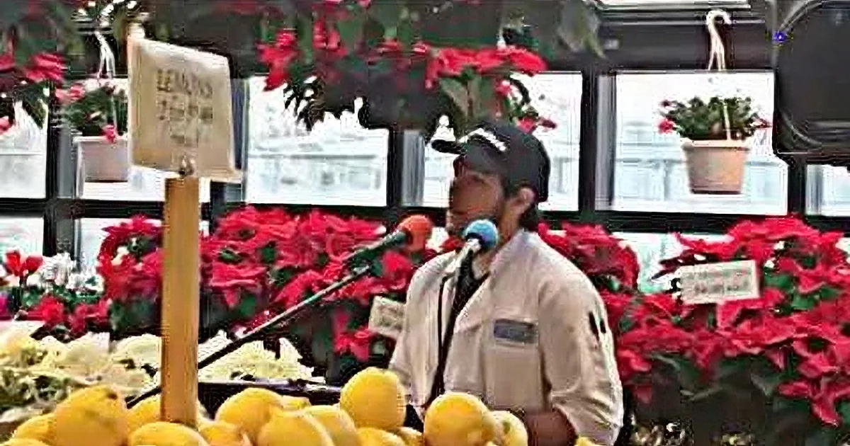 Market Worker Tests Store''s Mic, Shoppers Hit Record When They Hear His Amazing Voice