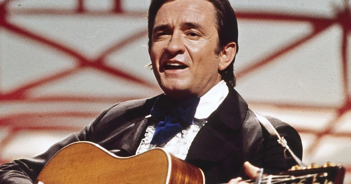 Johnny Cash Sings Spine-Tingling ''Battle Hymn'' Tribute to America
