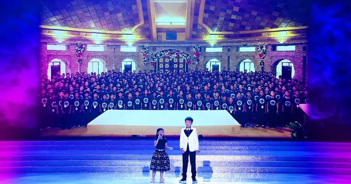 2 Small Kids Appear on Stage Then Silence the Crowd With Powerful ''You Raise Me Up''