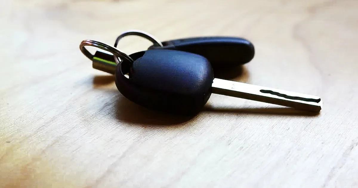 The Important Reason Why Police Are Urging People: ''Keep Car Keys Beside Your Bed at Night''