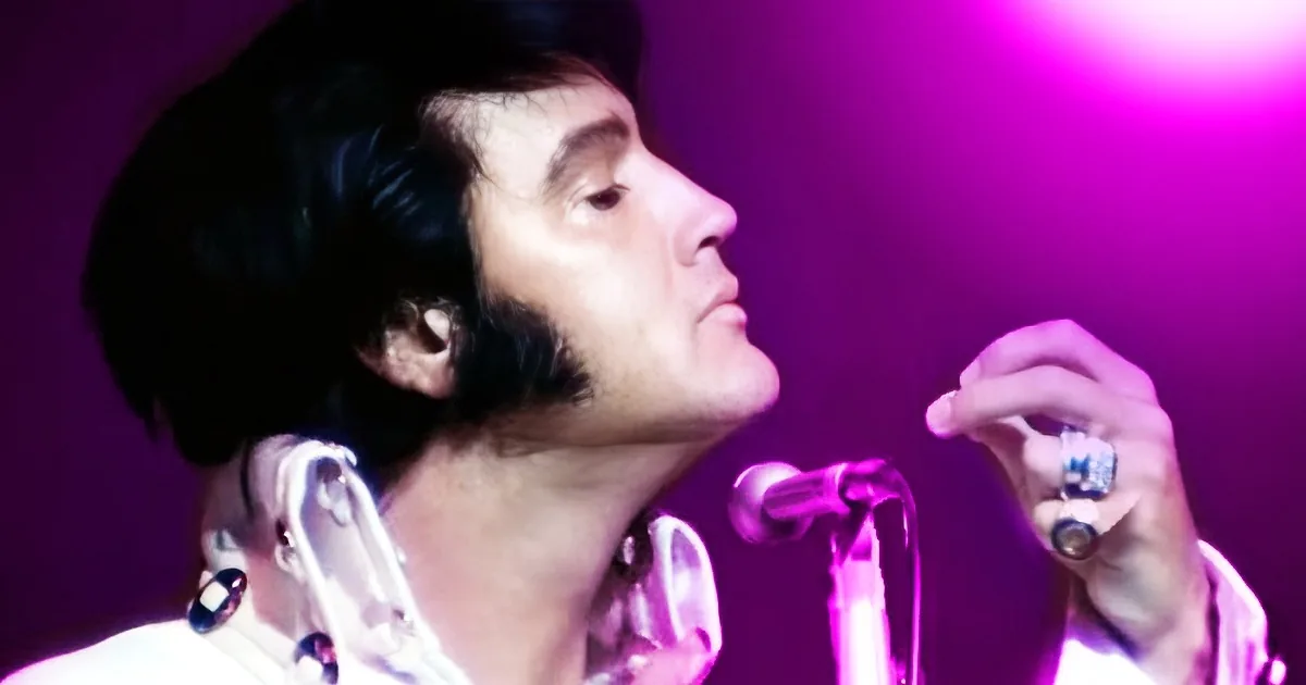 Elvis Presley Sings ''Love Me Tender'' and the Crowd Loses Their Minds
