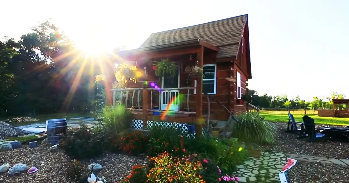This Diy Log Cabin Tiny House Is a Homesteaders Dream Come True