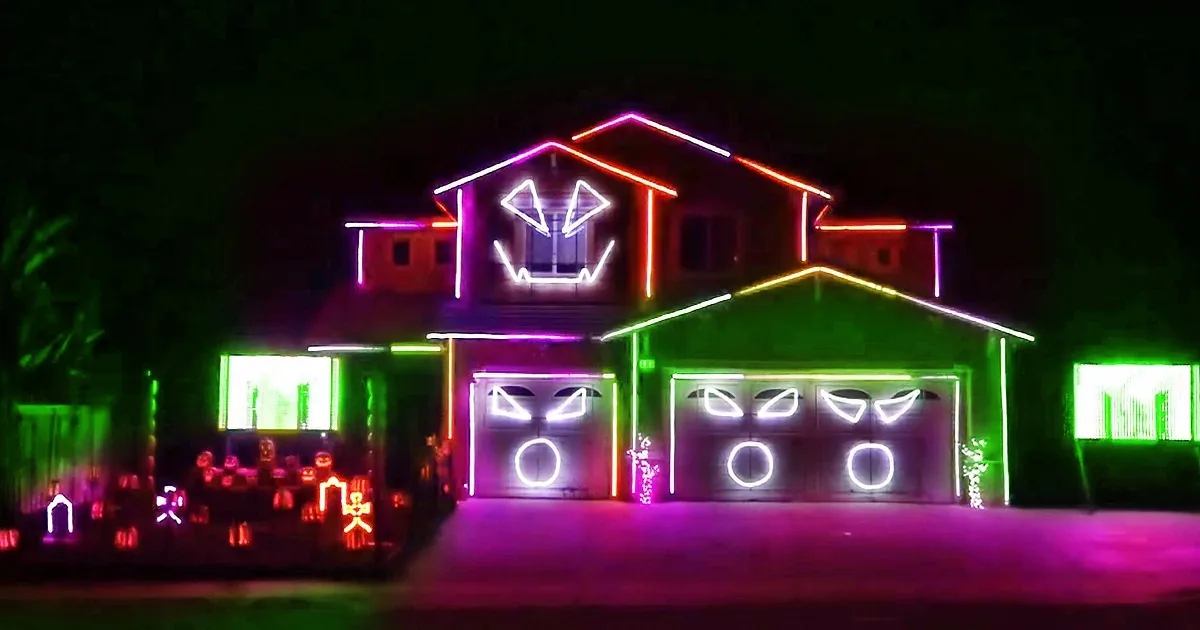 Homeowner Puts Everyone''s Halloween Decorations to Shame With Musical Light Show
