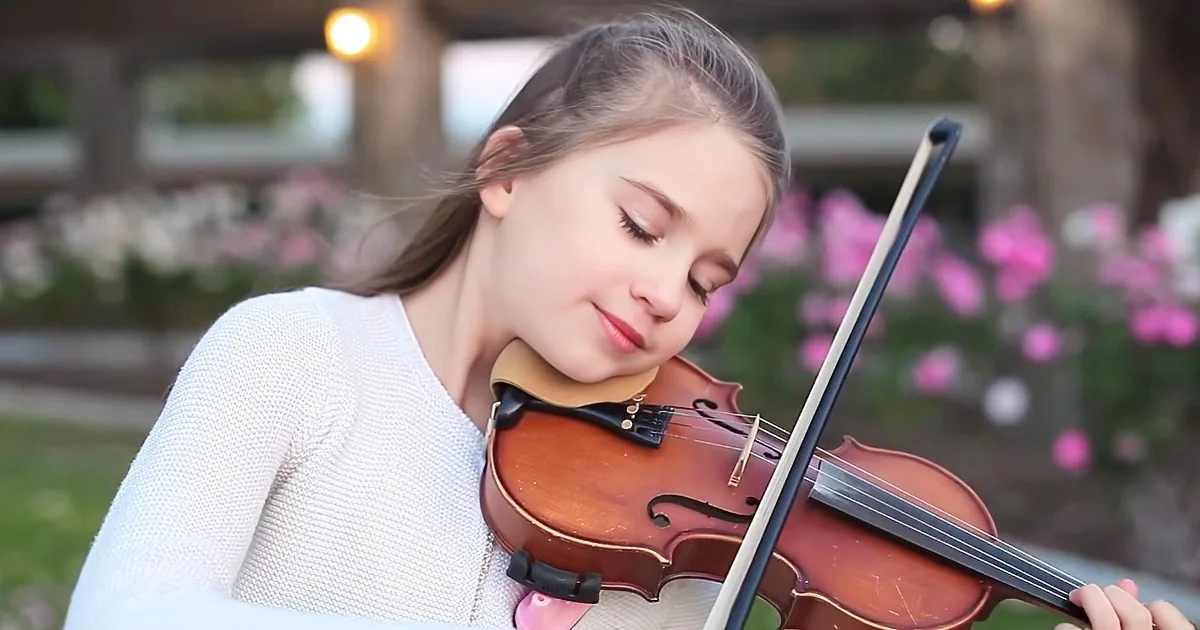 10-Year-Old''s Spell-Binding ''Hallelujah'' Is Giving the Internet Goosebumps