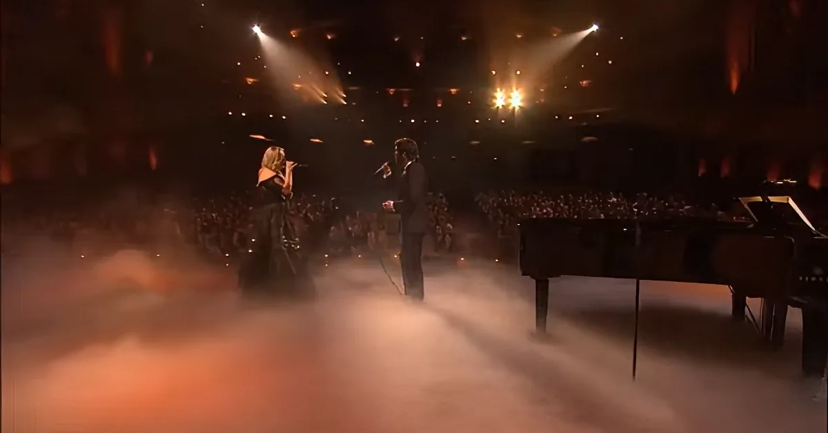 Kelly Clarkson and Josh Groban singing Phantom of the Opera
