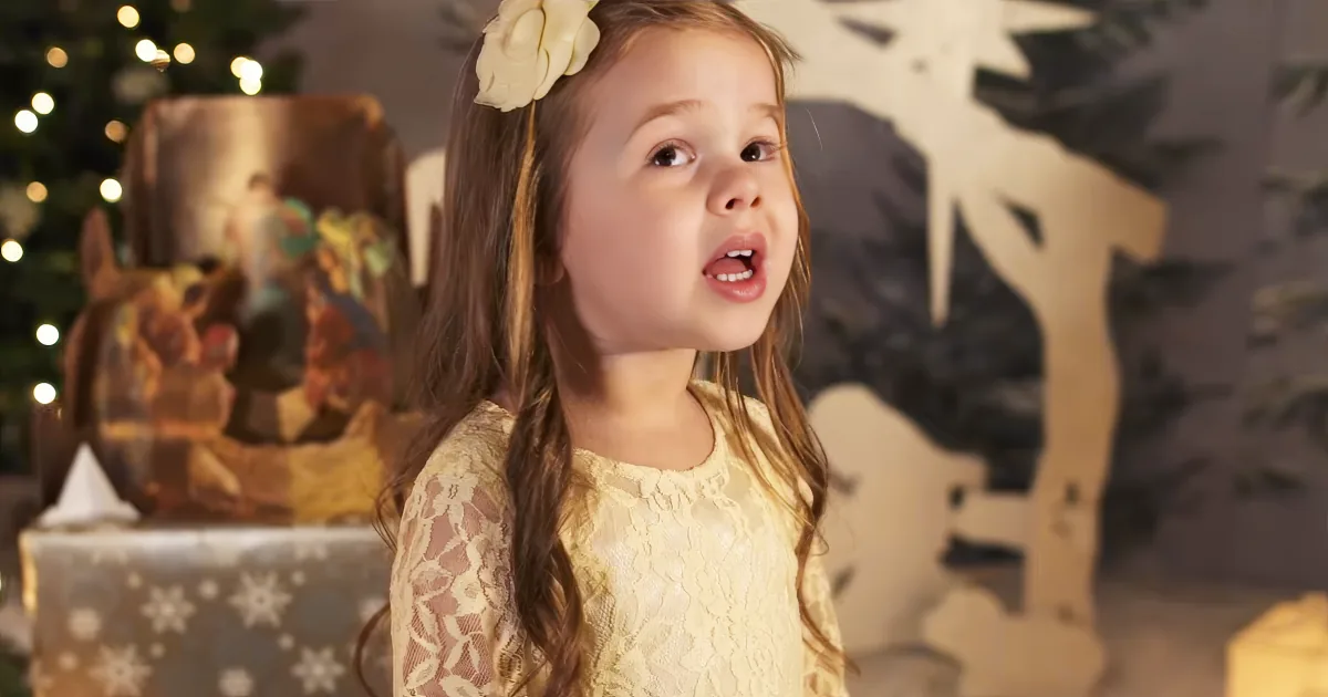 Christmas Music sung by Claire Ryan 