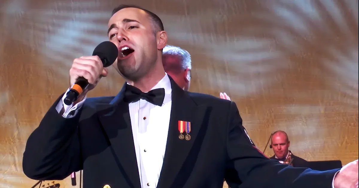 Us Navy Sailor Sings ''O Holy Night'' to Soul-Stirring Perfection and Everyone Is in Tears