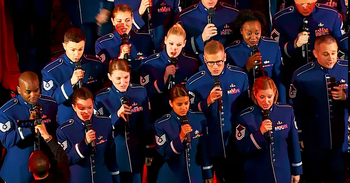 U.S. Air Force Surprises Stunned Crowd With Magical Christmas Flash Mob