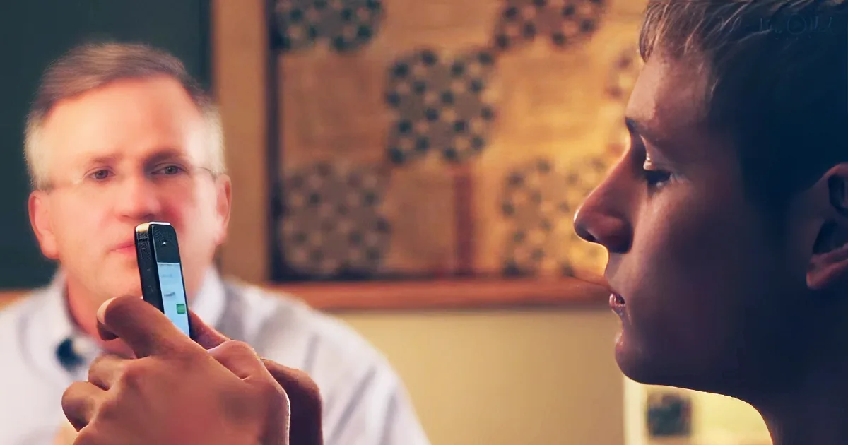 Kids Won't Stop Texting at Dinner, so 'Old School' Dad Comes up With a Hilarious Plan!