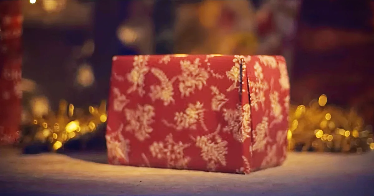 Man Makes Heartbreaking Christmas Advert for Just £50 and Viewers Say It''s Better Than John Lewis