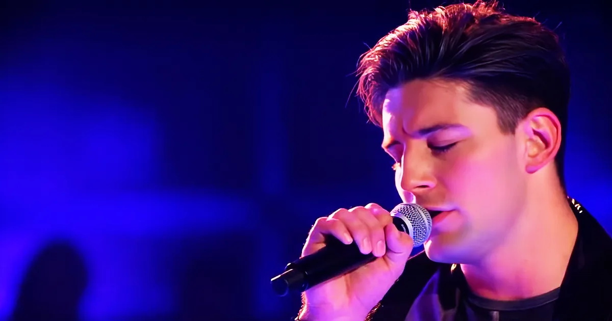 ''Voice'' Stars Battle-It-out With a Chilling Elvis Duet That Will Leave You Week at the Knees