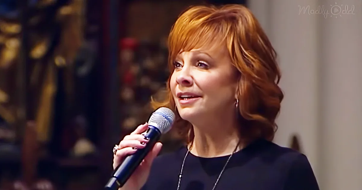 Watch Reba McEntire Sing a Beautiful Hymn and Bring Millions to Tears