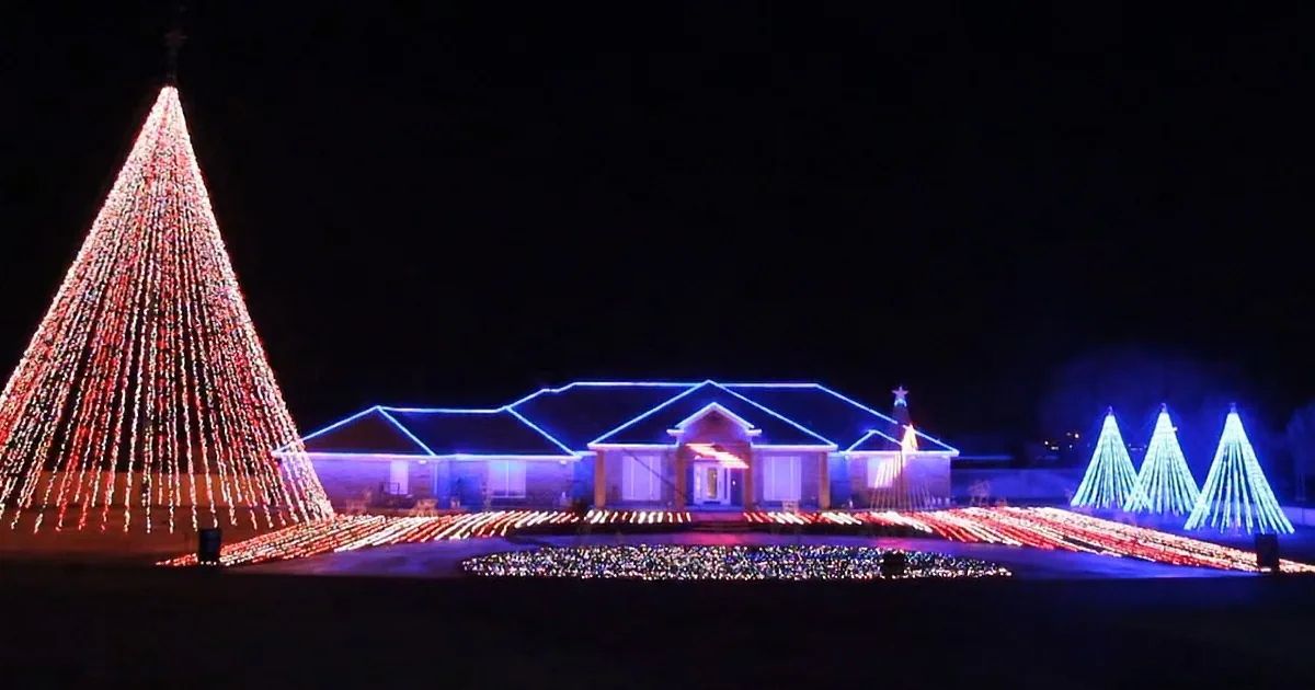 Family Pays Christmas Tribute to Troops and Veterans With This Fantastic Display