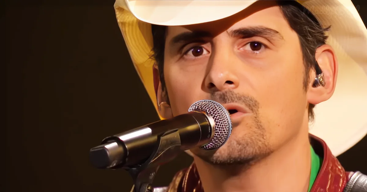 Brad Paisley 2018 CMA Christmas
