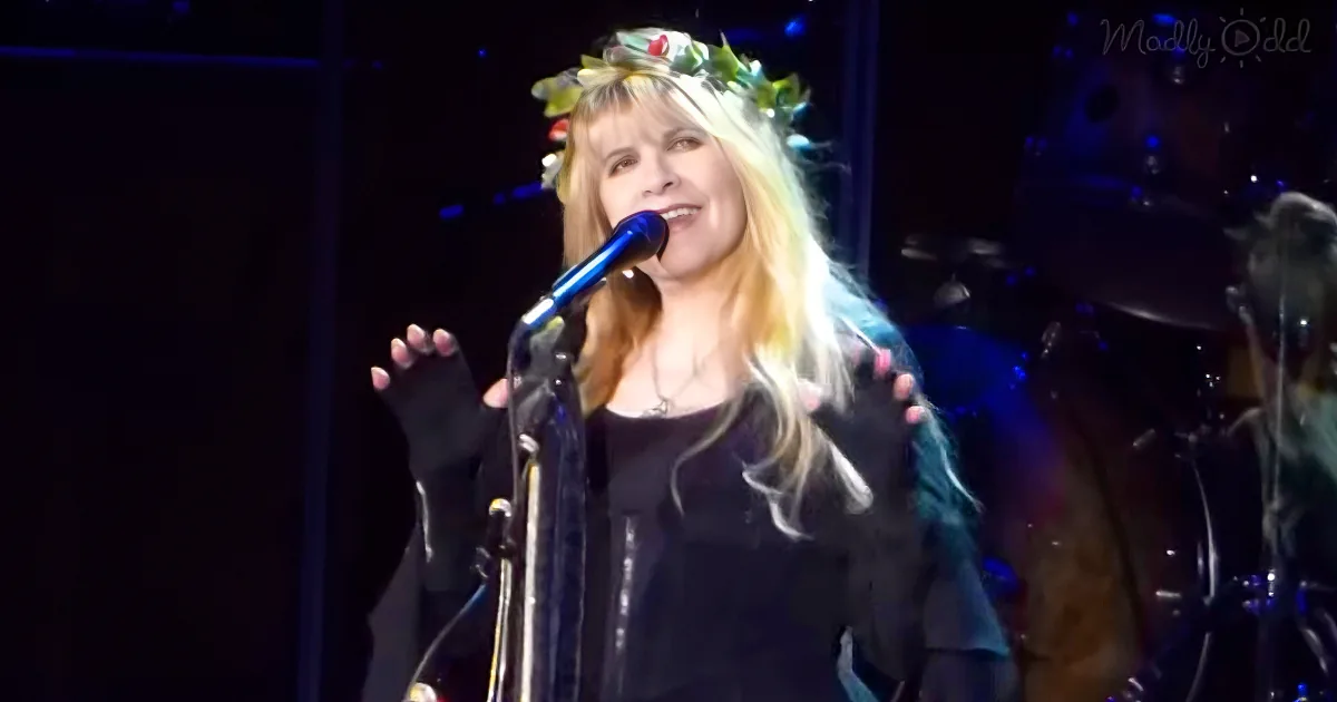 44 Years Later, Stevie Nicks' Powerful Performance of 'Landslide' Will Leave You Emotional