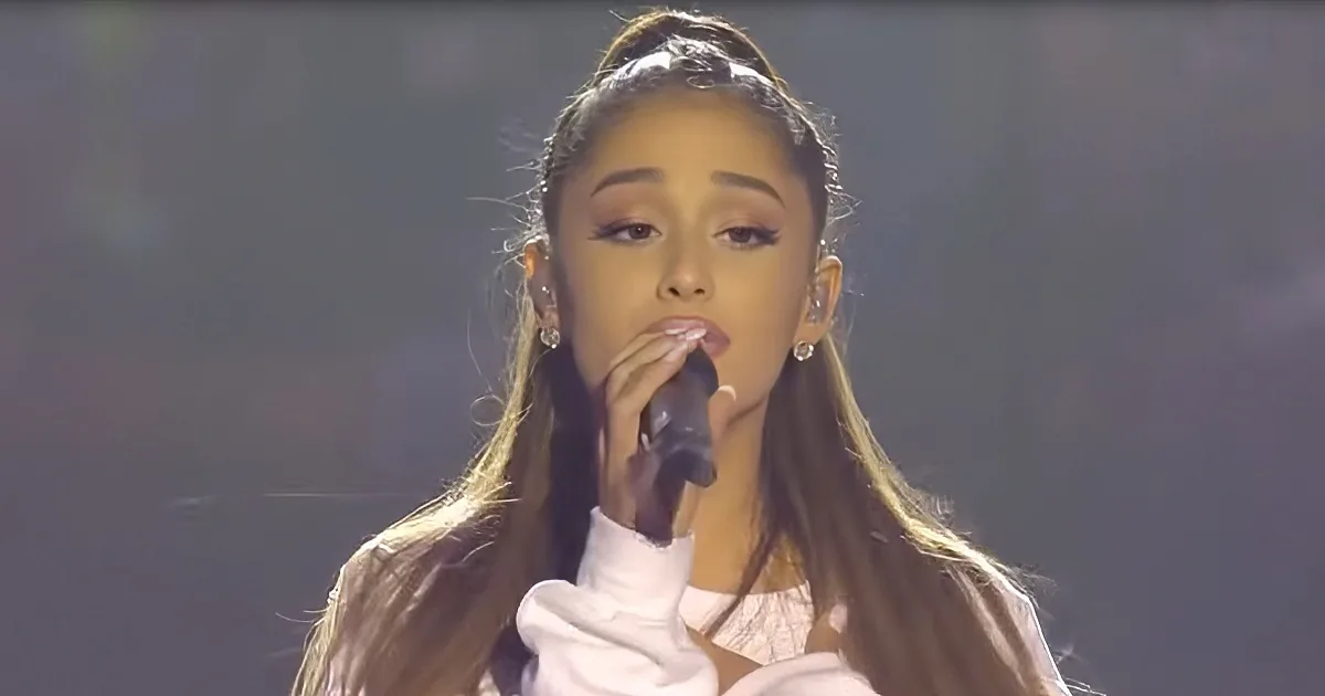 Ariana Grande Stuns With Sentimental 80-Year-Old Song and Brings Entire Stadium to Tears