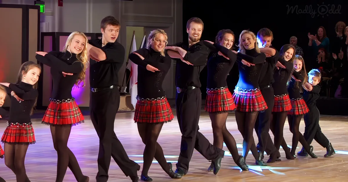 Siblings on stage, finale