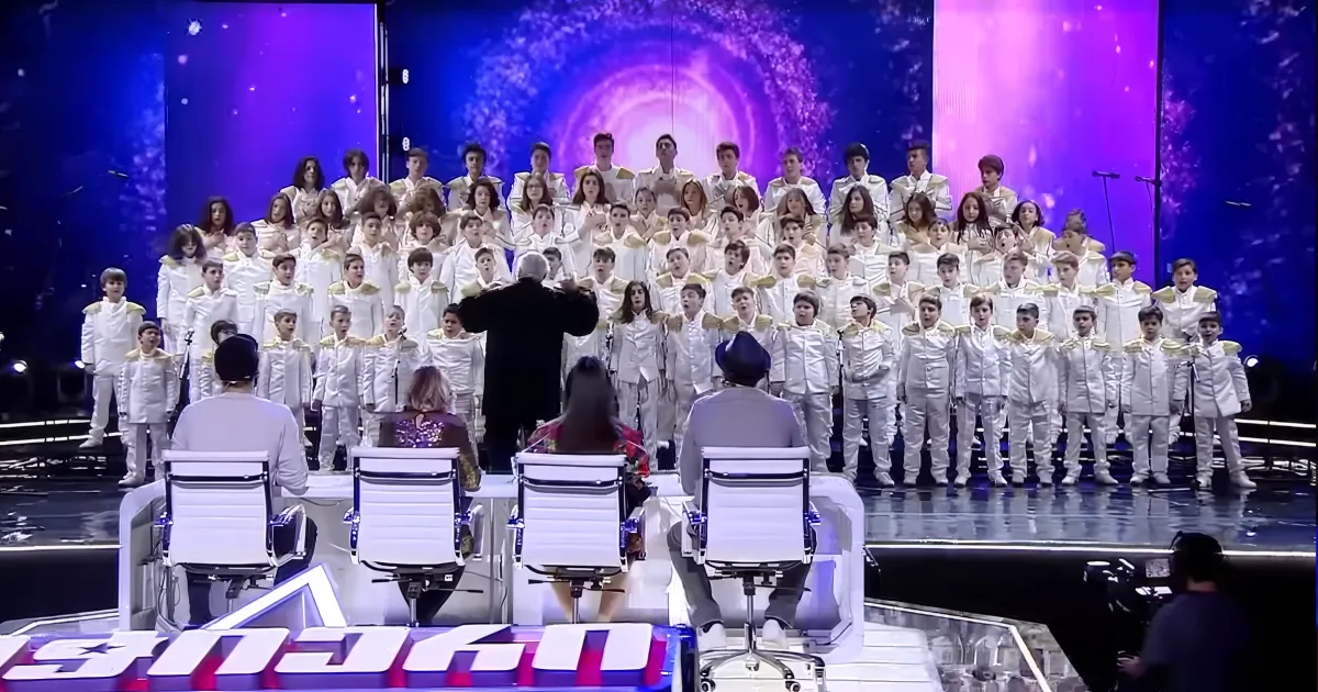 Full view of cchoir and judges wih conductor