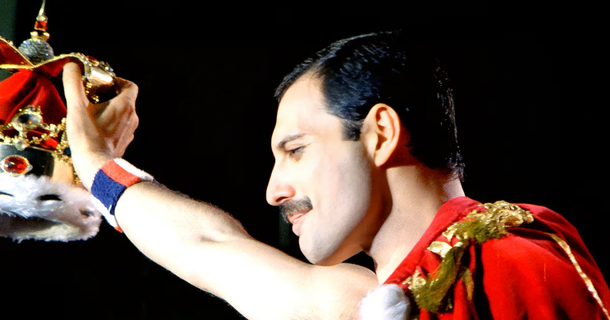Christian Singer Who Sounds Exactly Like Freddie Mercury Performs 'We Are the Champions' to Chilling Perfection