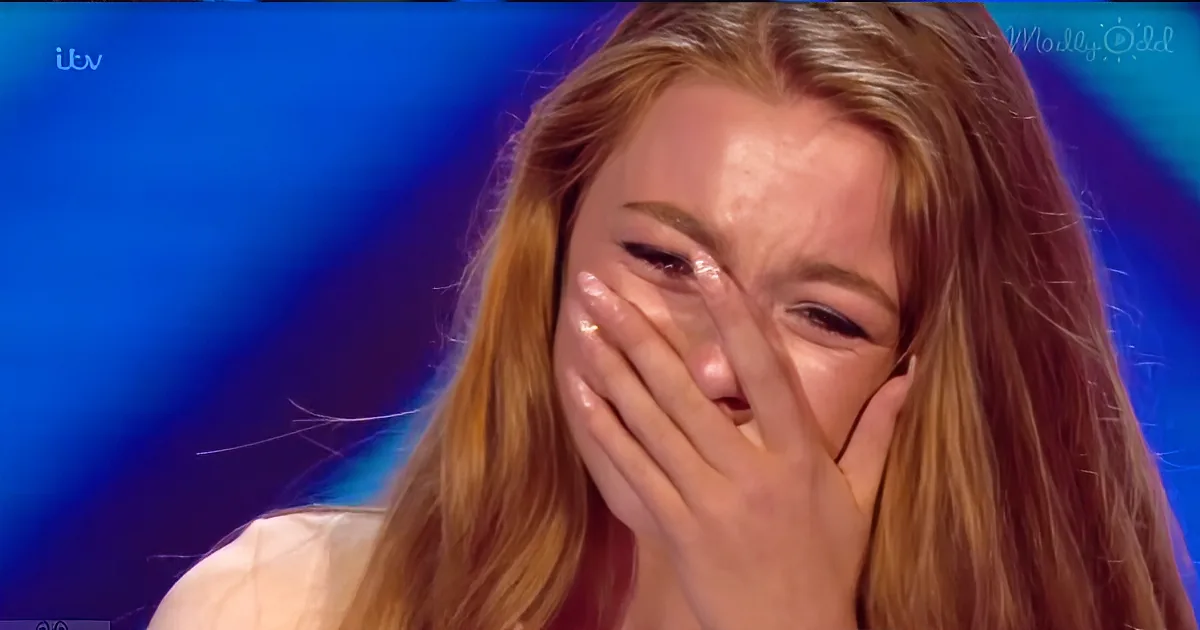 Nervous Teen Is the Last to Audition, Falls Apart on Stage in Tears Before Simon's Judgment